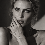 Amelie Handchain