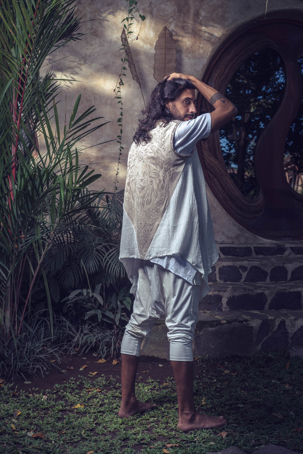 Kameleo Laser Cut Vest (White/Cream)