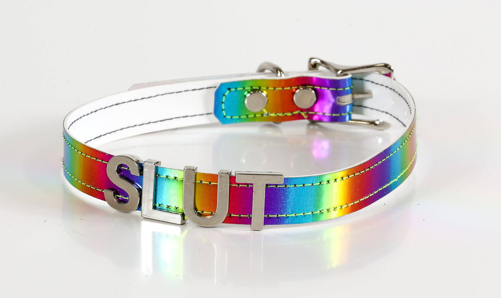regenboog choker met het woord slut