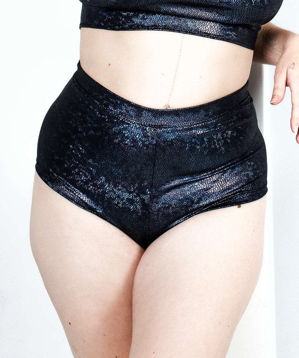 Shorts "YOGA" Lettau Art Fashion
