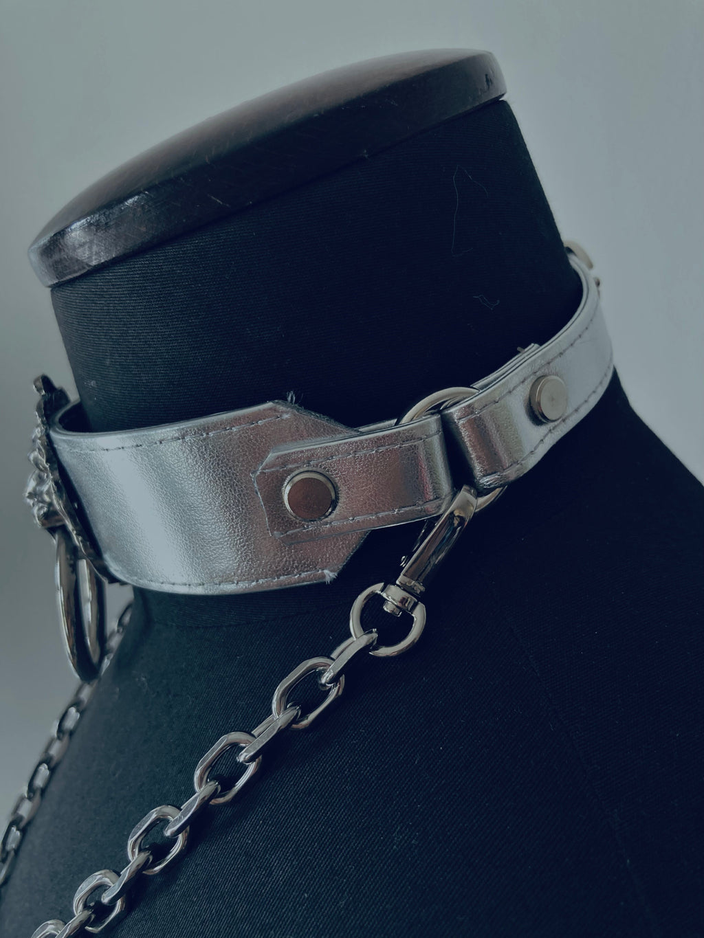 House of Marmol - Choker with Silver Lion Head and Chain – Silver, Vegan Leather & Metal